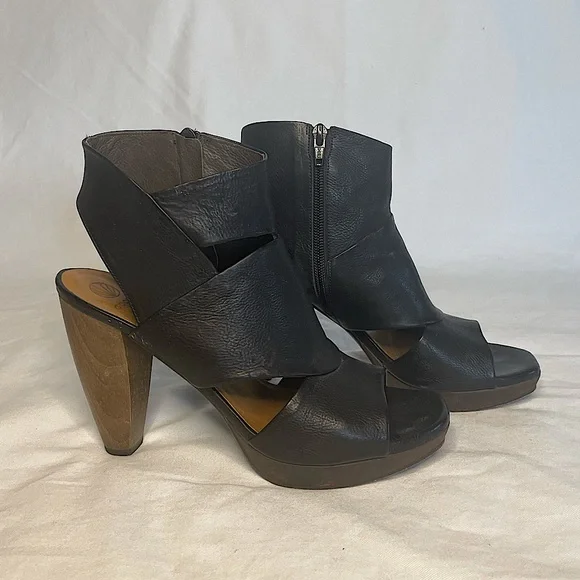 Coclico Fabiana Black Leather Platform Sandals - Picture 2 of 3